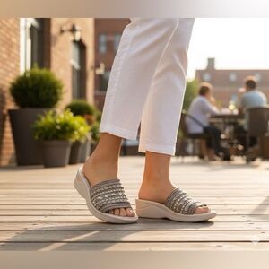 Bzees® Size 6 Brand New In Box Sunshine Sandal in Tan Comfortable Elevated